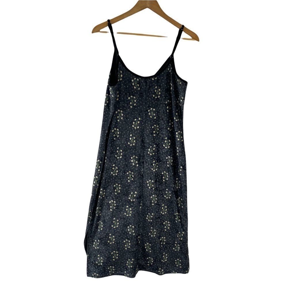 Knot Sisters Patsy Velvet Floral Dress - Picture 8 of 10